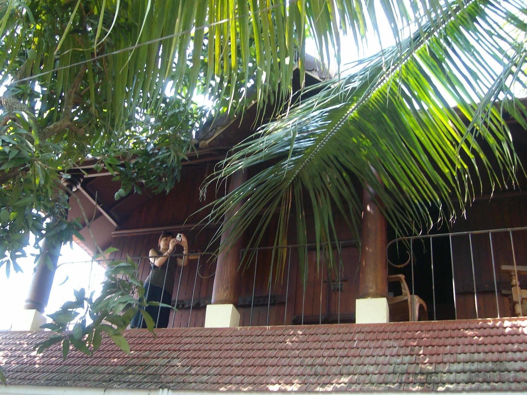 Adams Wood House Ayurveda Homestay Kochi エクステリア 写真